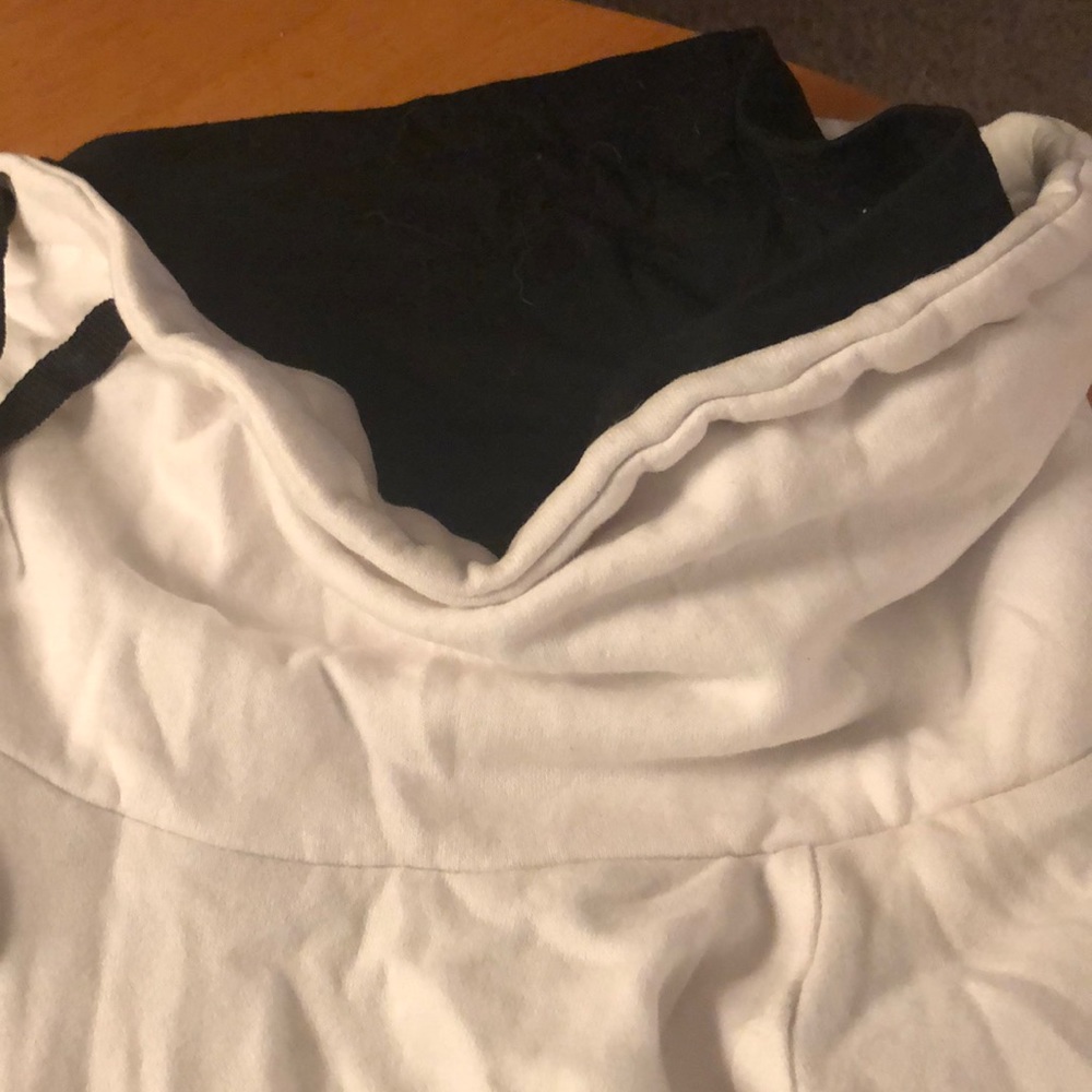 Calvin Klein Performance Pull Over - Picture 2 of 5